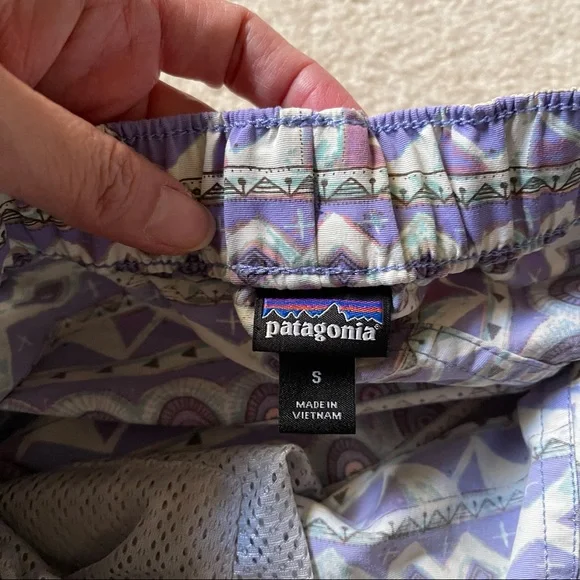 Patagonia Barely Baggie Lavender Floral Geometric Print Shorts. Size Small - Picture 6 of 9